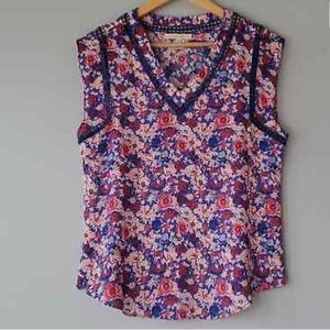 41 Hawthorn Floral Top crochet detail v-neck size medium